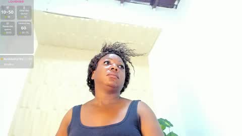 Snapshot of mia_pineda chatting on 05/27/26, 09:28 Mariana online show from 05/27/26, 09:28