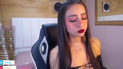 Snapshot of mia_ponce_a chatting on 10/07/25, 07:55 MIA online show from 10/07/25, 07:55