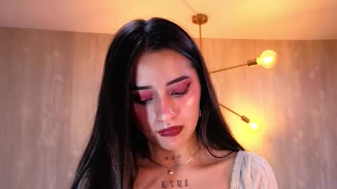 Snapshot of mia_ponce_a chatting on 11/08/25, 01:39 MIA online show from 11/08/25, 01:39