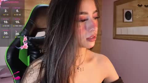Snapshot of mia_ponce_a chatting on 11/22/25, 01:32 MIA online show from 11/22/25, 01:32