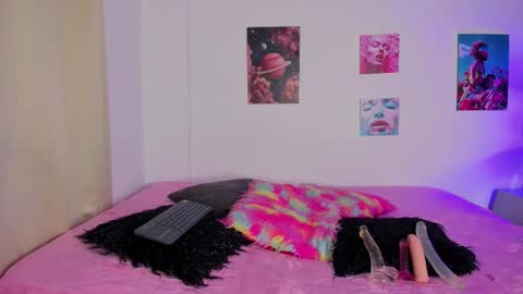 mia_purplee online show from 10/21/25, 03:18