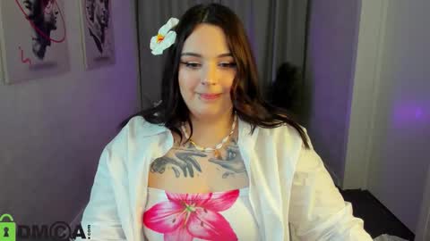 Snapshot of mia_r0ss chatting on 10/07/25, 12:08 Mia online show from 10/07/25, 12:08