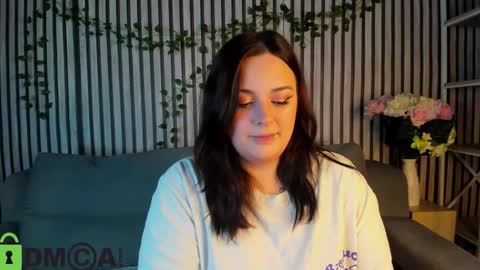 Snapshot of mia_r0ss chatting on 10/27/25, 01:09 Mia online show from 10/27/25, 01:09