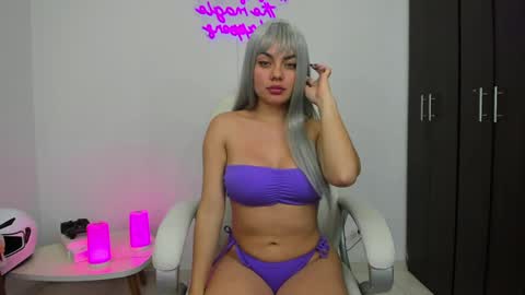 Mia online show from 01/09/25, 02:54