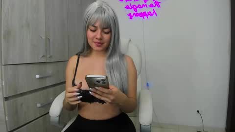 Mia online show from 02/22/25, 03:23