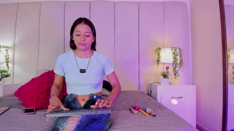 Snapshot of mia_rousse25 chatting on 09/18/25, 02:19 mia rousse25 online show from 09/18/25, 02:19