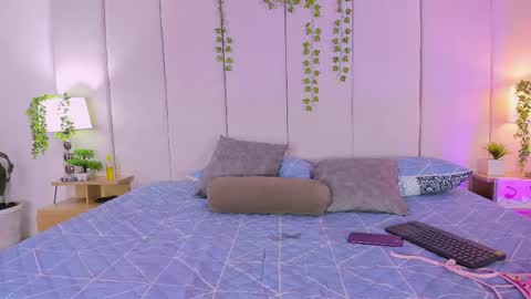Snapshot of mia_rousse25 chatting on 05/24/26, 12:32 mia rousse25 online show from 05/24/26, 12:32