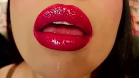 Mia online show from 11/23/25, 05:18