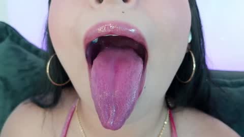 Mia online show from 05/17/26, 10:39