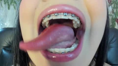 Mia Roux online show from 11/30/25, 05:22