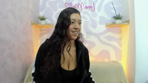 Mia . online show from 06/09/26, 12:39