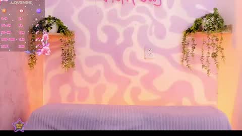 Mia . online show from 07/25/26, 11:08