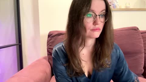 Mia online show from 09/17/25, 03:41