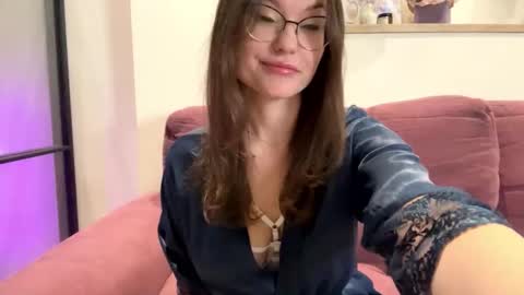 Mia online show from 09/30/25, 04:50