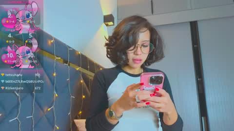 Mia online show from 01/12/25, 12:33