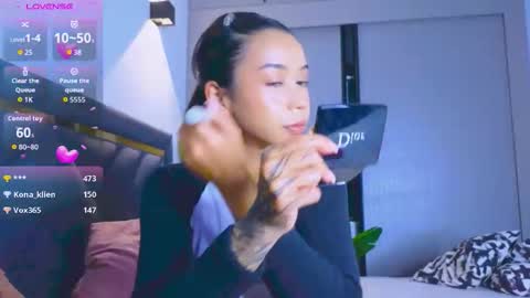 Mia online show from 10/17/25, 03:36