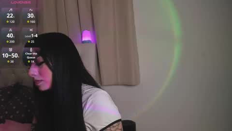 Snapshot of mia_sky_1 chatting on 09/15/25, 10:32 Mia Sky online show from 09/15/25, 10:32