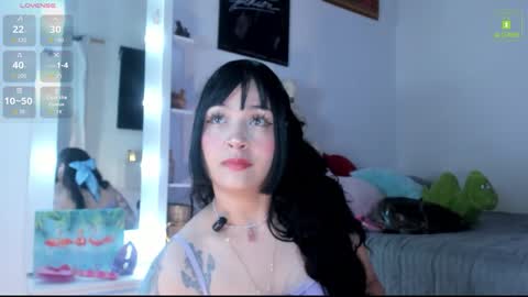 Mia  online show from 11/06/25, 03:24