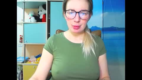 Snapshot of mia_sunnyy chatting on 11/28/25, 11:24 Mia. online show from 11/28/25, 11:24