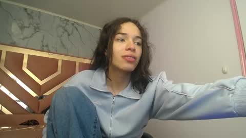 mia_swift_ch online show from 11/13/25, 03:00