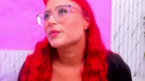 Snapshot of mia_tailor_bms chatting on 12/15/25, 11:47 Mia online show from 12/15/25, 11:47