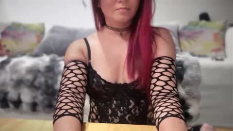 Snapshot of mia_temptress chatting on 10/25/25, 11:43 Mia online show from 10/25/25, 11:43