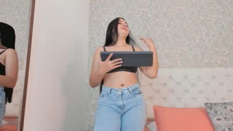 Mia online show from 09/24/25, 11:46