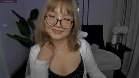 Snapshot of mia_tins chatting on 11/18/25, 02:28 Lemma online show from 11/18/25, 02:28