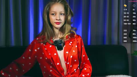 Mia online show from 10/12/25, 12:48