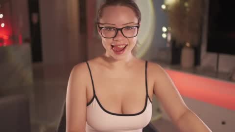 VixenMia online show from 05/19/26, 03:57