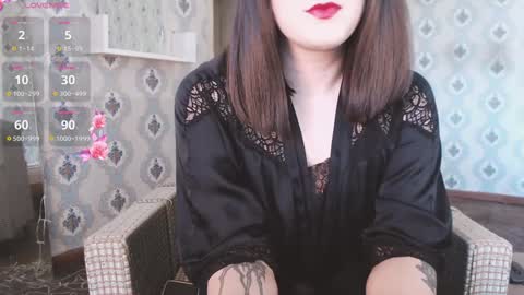mia_wallase online show from 12/17/24, 10:34