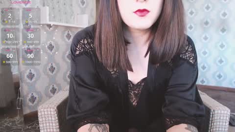 mia_wallase online show from 12/23/24, 08:44