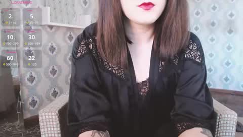 mia_wallase online show from 02/26/25, 07:09