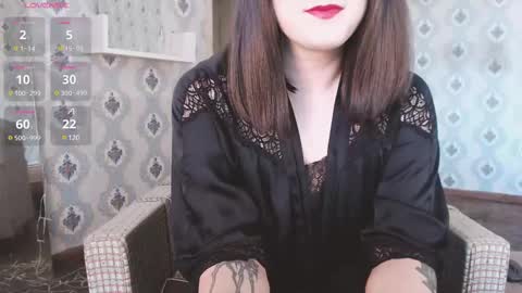 mia_wallase online show from 03/11/25, 08:09