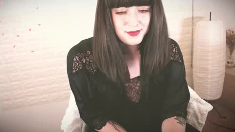 mia_wallase online show from 09/09/25, 09:20