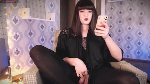 Snapshot of mia_wallase chatting on 11/18/25, 03:34 mia_wallase online show from 11/18/25, 03:34