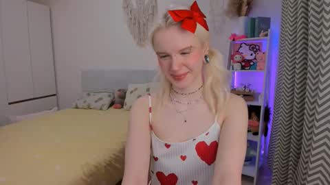 Snapshot of mia_waterlily chatting on 02/03/26, 03:15 Mia online show from 02/03/26, 03:15