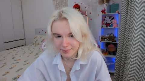 Snapshot of mia_waterlily chatting on 02/18/26, 03:46 Mia online show from 02/18/26, 03:46