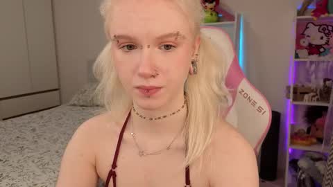 Snapshot of mia_waterlily chatting on 03/13/26, 03:13 Mia online show from 03/13/26, 03:13