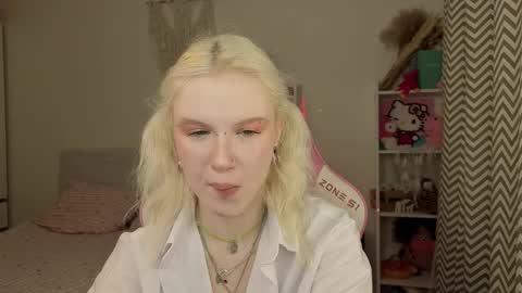 Snapshot of mia_waterlily chatting on 03/25/26, 03:23 Mia online show from 03/25/26, 03:23