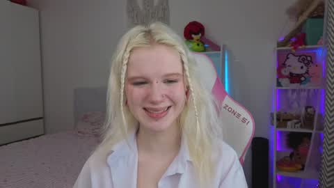Snapshot of mia_waterlily chatting on 04/03/26, 03:37 Mia online show from 04/03/26, 03:37