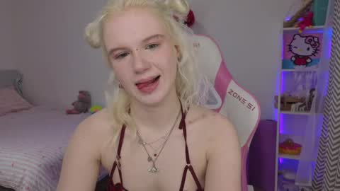 Snapshot of mia_waterlily chatting on 04/11/26, 03:22 Mia online show from 04/11/26, 03:22