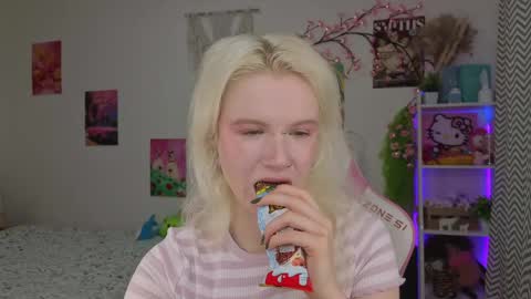 Snapshot of mia_waterlily chatting on 05/01/26, 03:33 Mia online show from 05/01/26, 03:33