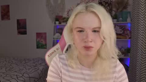 Snapshot of mia_waterlily chatting on 05/28/26, 03:26 Mia online show from 05/28/26, 03:26