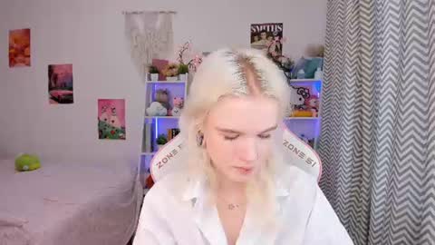 Mia online show from 07/14/26, 03:11