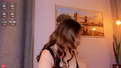 Mia White  online show from 12/07/24, 11:18