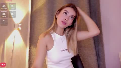 Mia White  online show from 10/27/25, 01:04