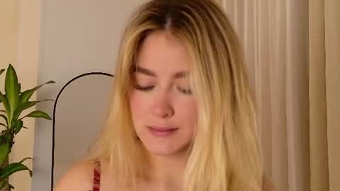 Mia White  online show from 06/16/26, 02:09