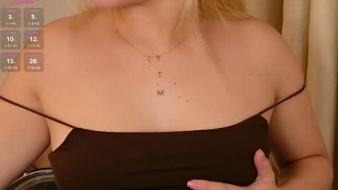 Snapshot of mia_white11 chatting on 07/22/26, 12:52 Mia White online show from 07/22/26, 12:52