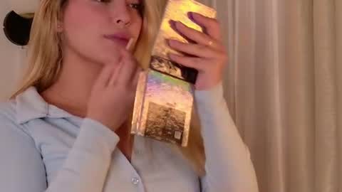Snapshot of mia_white11 chatting on 07/29/26, 01:59 Mia White online show from 07/29/26, 01:59